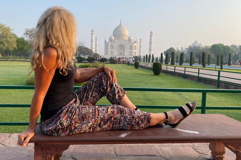 Delhi : excursion privée d'une journée au Taj Mahal et à AgraExcursion avec voiture climatisée, chauffeur et guide