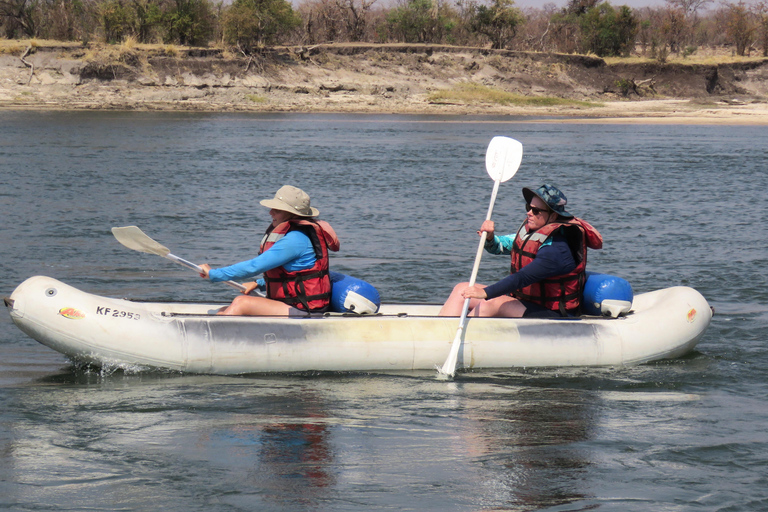 Victoria Falls: Canoeing - Upper Zambezi (Day Trail)