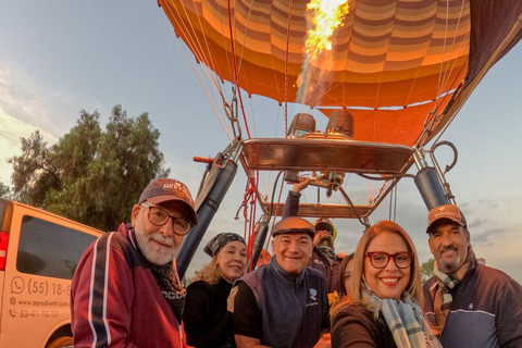 Teotihuacán: Sunrise Hot-Air Balloon Flight Experiences Private Teotihuacán Balloon Flight