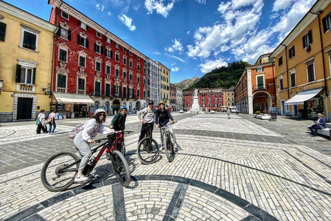 Tour in E-Bike alle Cave di Marmo di Carrara con degustazione di strutto