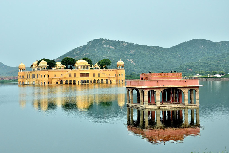 From Delhi: 2-Day Agra & Jaipur Golden Triangle Guided Tour Tour with Car, Driver and Guide (Without Hotels)