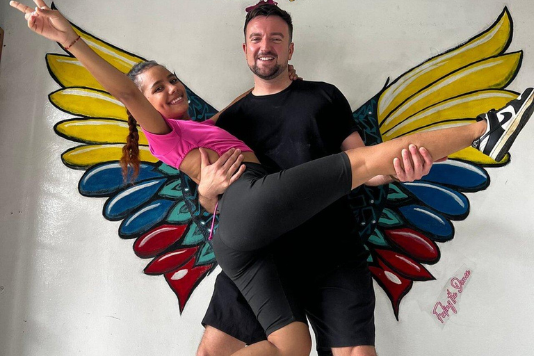 Cali: Salsa Night Tour with Pro Instructors Cali: Nighttime Salsa Sightseeing Tour with Pro Instructors