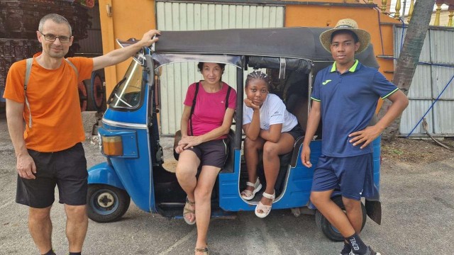 Visit Colombo Sightseeing Personal City Tour by Tuk Tuk in Colombo