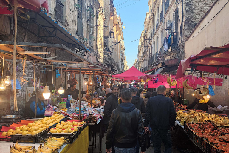 Oran: The absolute everything of El Bahia with a local