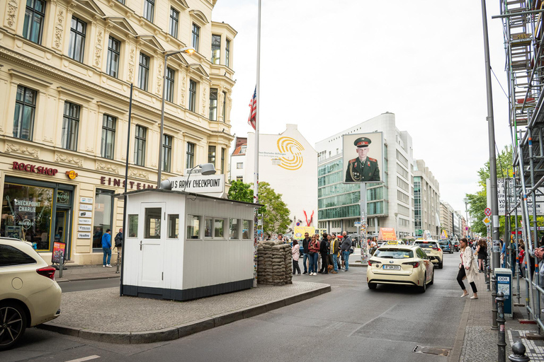 Berlin: Private city tour by car with pickup 3-hour Tour