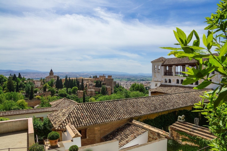 Granada: Alhambra Complex Guided Tour with Ticket Last Minute Tickets with Guided Tour in Spanish