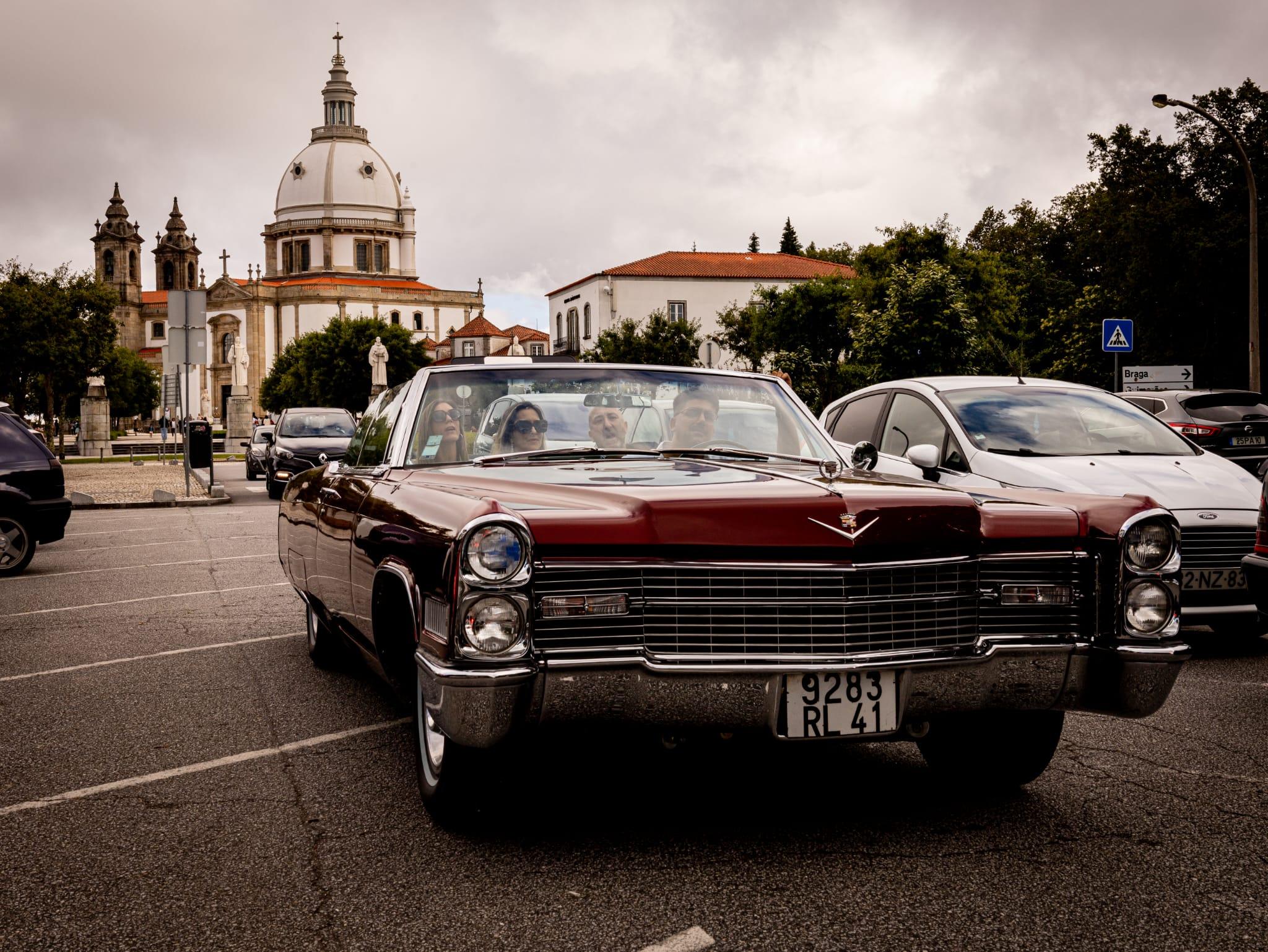 Romantische Tour in einem Oldtimer: Liebe auf Rädern