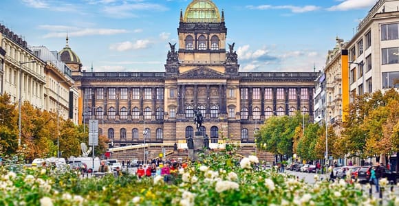 From Vienna: Czech Republic Guided Day Tour – Prague & Brno