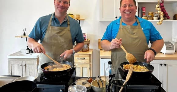 Phuket: Small Group Thai Cooking Class with Chef Care