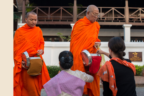 Luang Prabang: Alms Giving Ceremony & Breakfast