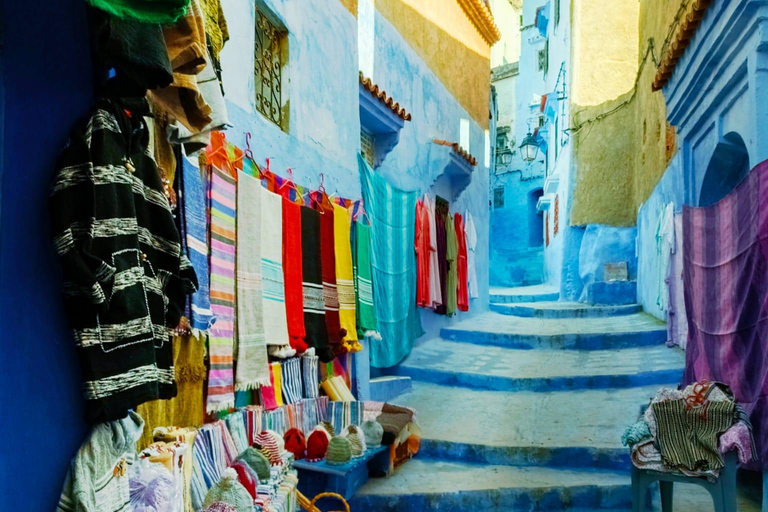 Au départ de Fès : Chefchaouen Excursion d&#039;une journée avec chauffeur pour un groupe de 8 personnes