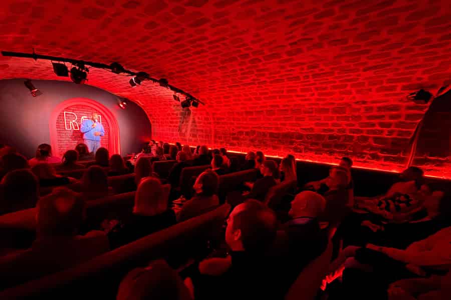 Paris: Stand-up-Show im Red Comedy Club. Foto: GetYourGuide