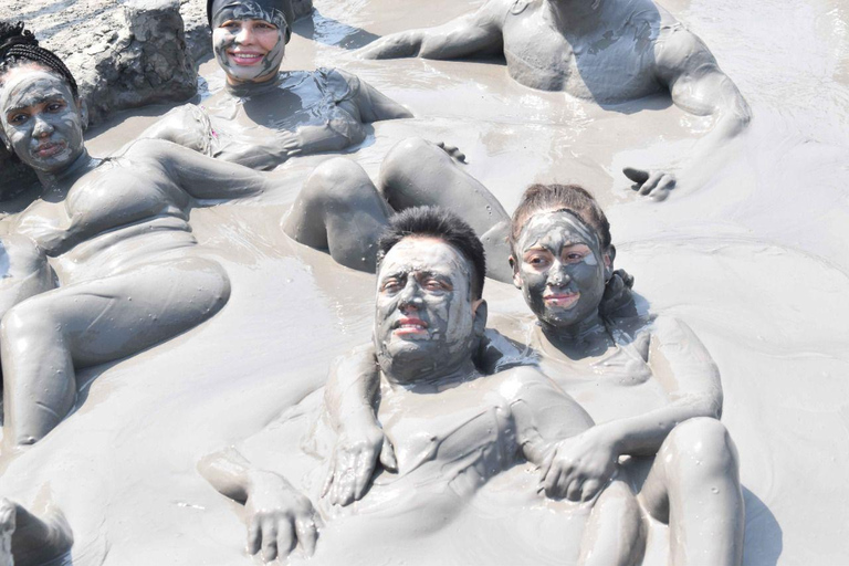 Cartagena: Banho no vulcão de lama e relaxamento na praia e na piscinaCartagena: banhando-se no vulcão de lama e relaxando na praia e na piscina