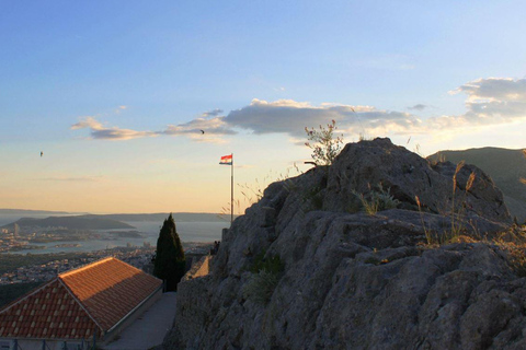 Split: Visita panorámica de la ciudad al atardecer en KlisExcursión nocturna al atardecer en Klis