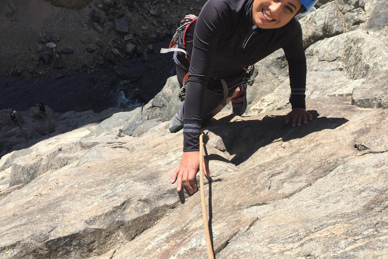 Denver: Guided Intro to Rock Climbing with Gear Included Half-Day (4-Hour) Guided Climbing Session