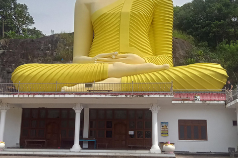 The Best Kandy Tuk-Tuk city Tour with a Professional Guide