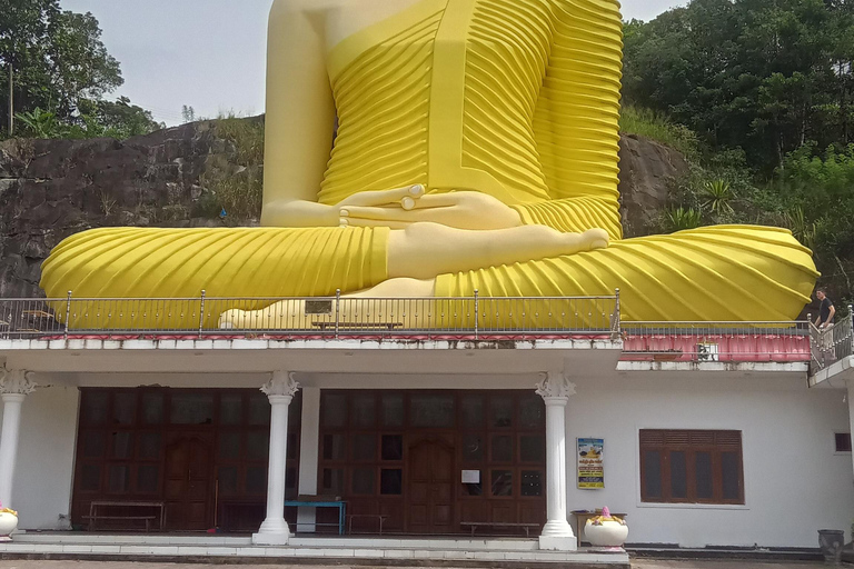 The Best Kandy Tuk-Tuk city Tour with a Professional Guide