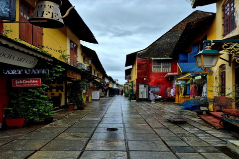 جولة ركوب الدراجات في ضوء القمر في كوتشي