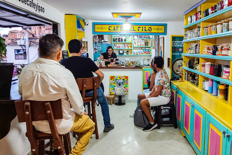 Medellin: visite de l'histoire et des graffitis de Comuna 13 et balade en téléphériqueMedellin : visite de la Comuna 13 et balade en téléphérique en anglais