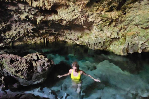 桑给巴尔：蒙滕德秘境海滩、库扎洞穴与乔扎尼森林之旅私人观光（含酒店接载服务和入场费）