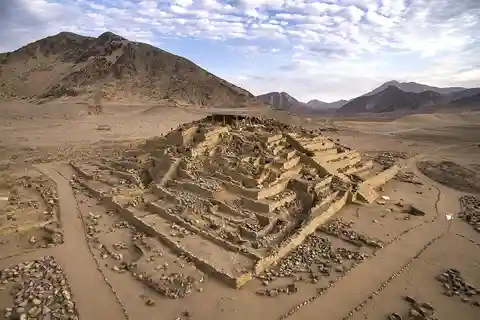 De Lima: Descobre os sítios antigos de Caral e Bandurria