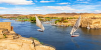 Assuan, Felucca cavalca sul fiume Nilo con un pasto egiziano - Hizvo