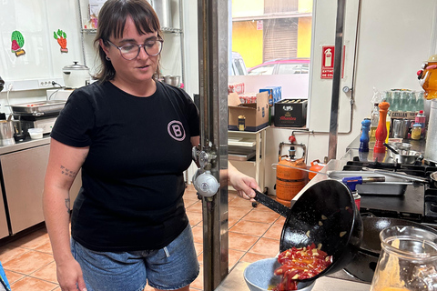 Alicante:Evening Spanish Tapas Cooking Class with Live Music 1 Extra Drink