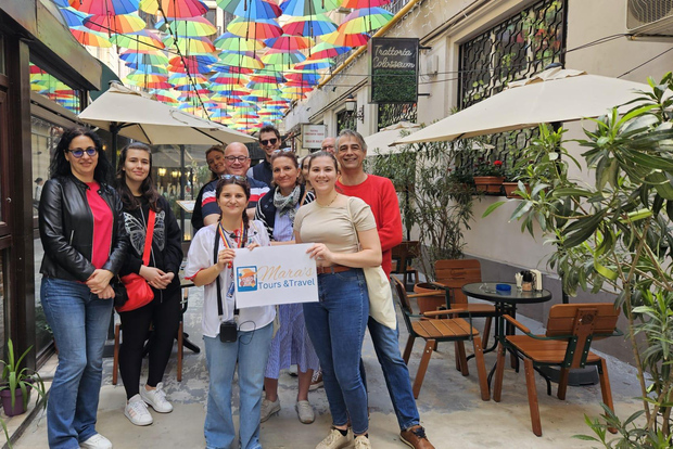 Bucarest: Tour guiado a pie con merienda rumana