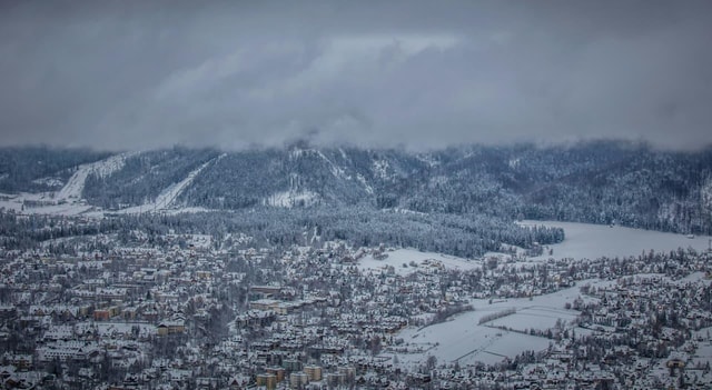 Kutaisi: Bakuriani Ski Resort & Borjomi Park Day Trip