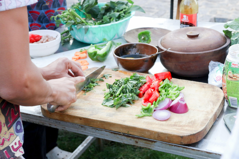 Kampala: Traditional Ugandan Cooking Class & Meal Chicken Luwombo Experience