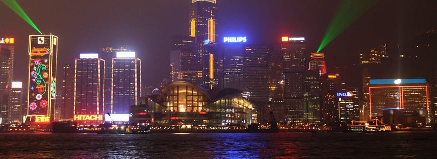 Hong Kong : Spectacle de Lumière sur un Yacht de Luxe avec Collations et Boissons