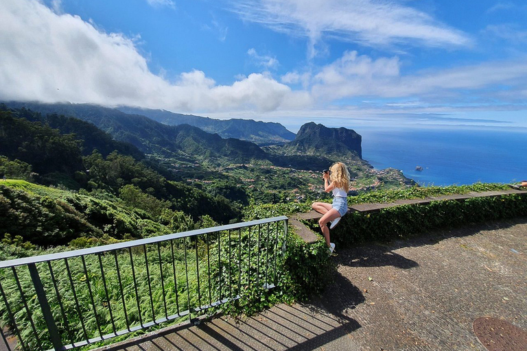 Madeira: Jeep 4x4 Safari Tour com as Piscinas Naturais do Porto MonizFunchal: Passeio de Jipe pelas Montanhas, Cascatas e Piscinas Naturais