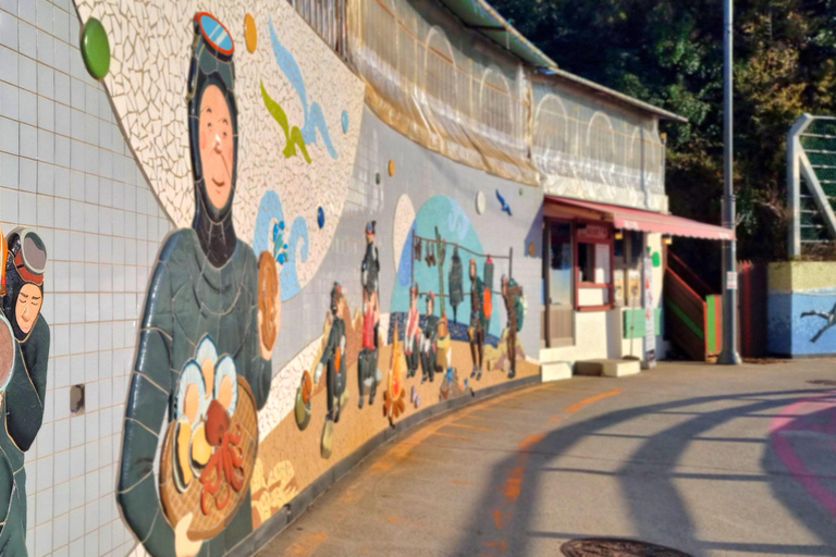 Busan: Easy Coastal Hiking Tour with Scenic Views