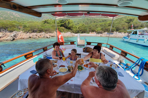 Bodrum: Passeio de barco particular em Bodrum com almoçoPasseio de barco privado