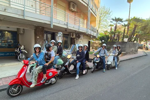 Tour in Vespa panoramico di Taormina, Castelmola e luoghi serie White Lotus