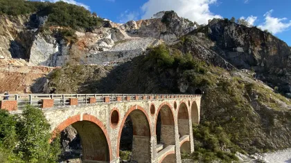 Entdecke die Wunder von Carrara und der toskanischen Küste von Lucca aus