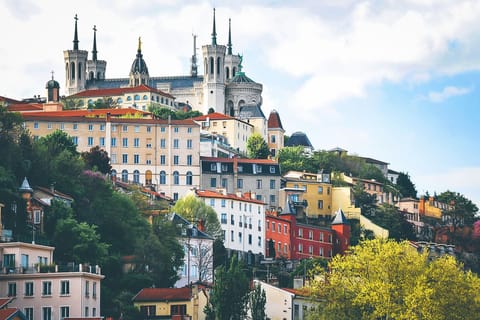 Lyon: Old Town City Exploration Game