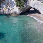 Cathedral Cove: Scenic Coastline 2-Hour Boat Tour