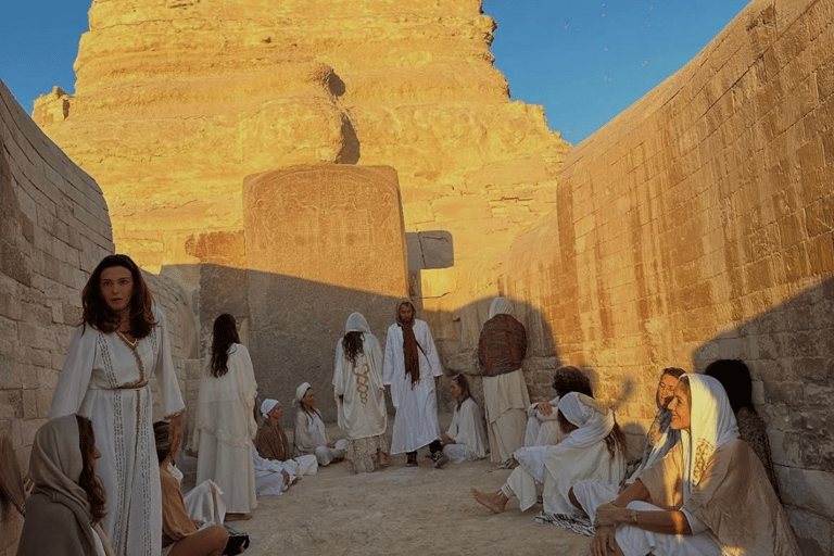 Pyramides, Sakkara et Memphis - Visite privée avec déjeunerVisite privée avec guide, transfert et déjeuner, à l&#039;exclusion des droits d&#039;entrée.