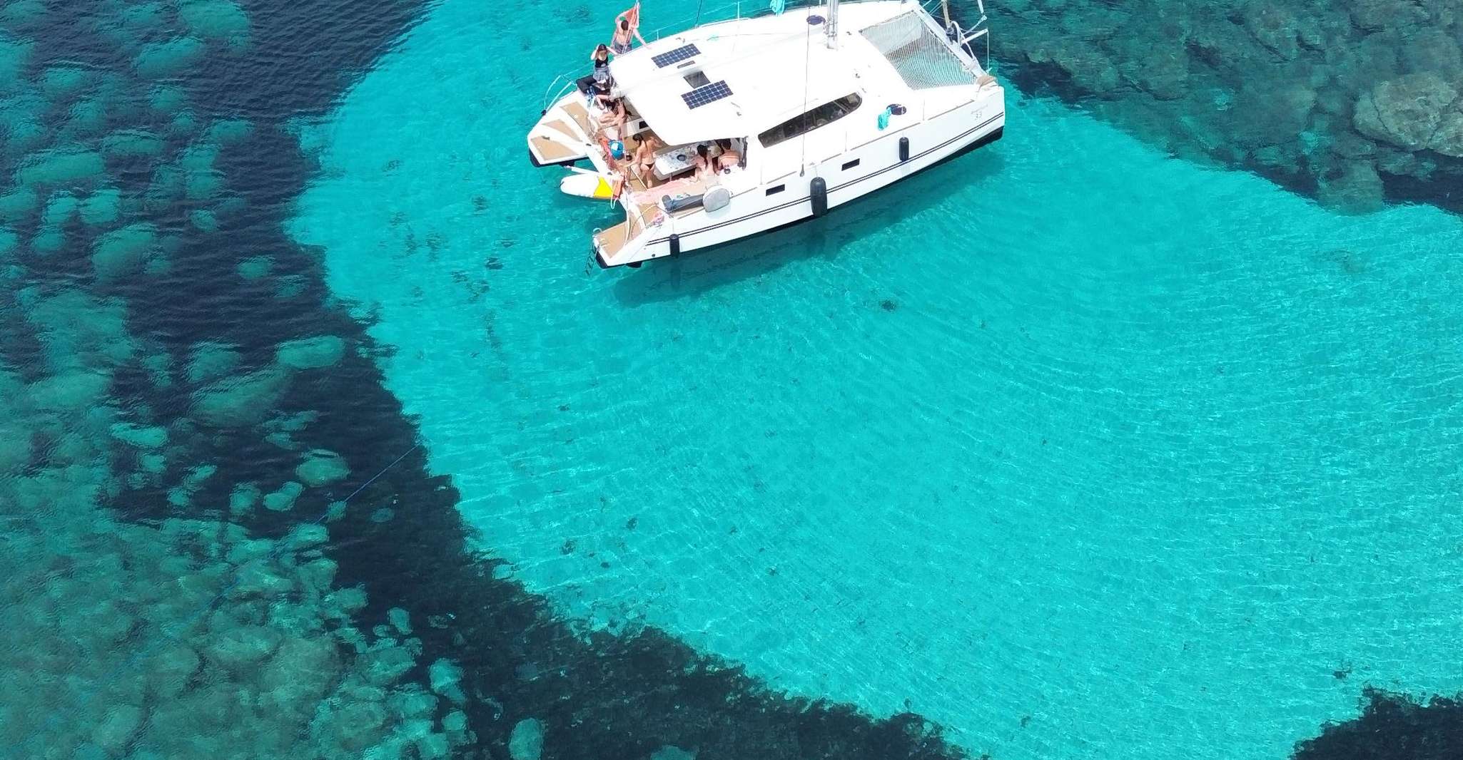 Stintino Asinara catamarán de día completo - Hizvo