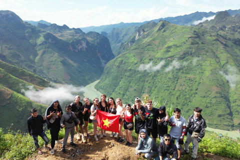 Hanoi: Ha Giang Loop Adventure by Car, Motorbike or Jeep Car Tour with Hotel Stay