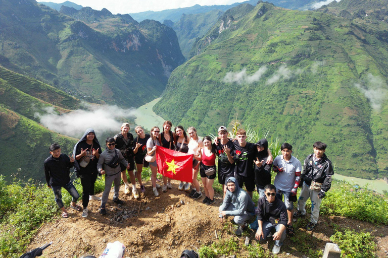 Hanoi: Ha Giang Loop Adventure by Car, Motorbike or Jeep Car Tour with Hotel Stay