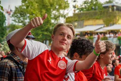 Geniet van een voetbalwedstrijd in het stadion in Barranquilla