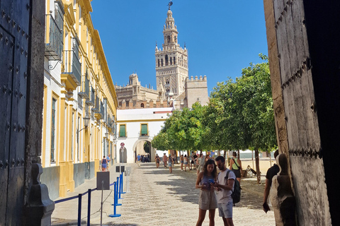 Sevilla: Inträde till Alcázar och katedralen och guidad turGuidad rundtur av Alcázar – gemensam rundtur på spanska