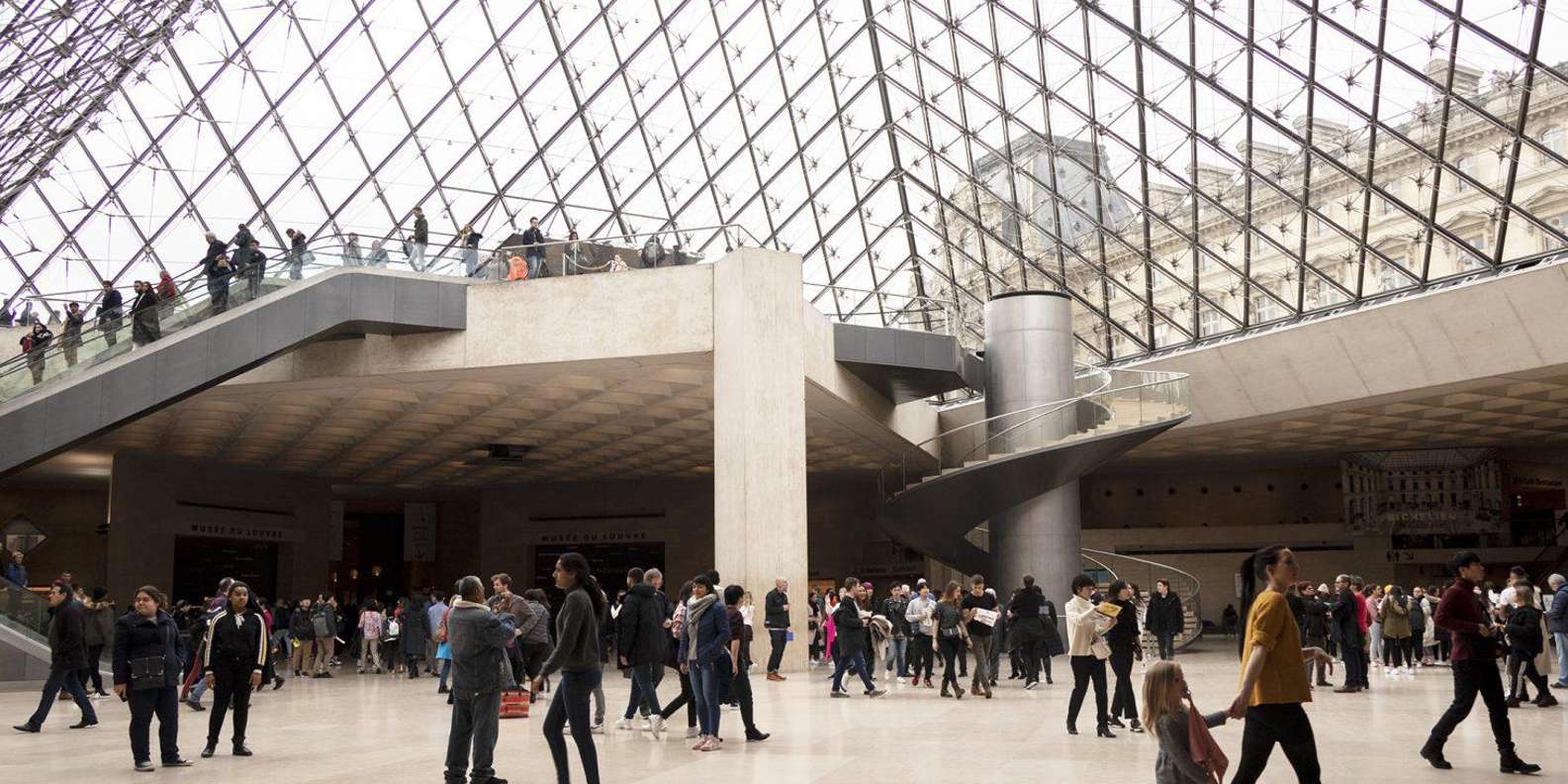 Swift Access: Mona Lisa and Louvre