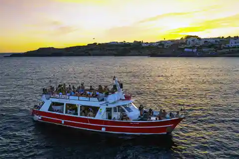 Boat Party al Tramonto nelle acque del Salento con Drink