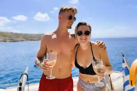Hersonissos: Cruzeiro de Catamarã ao pôr do sol com snacks e bebidas