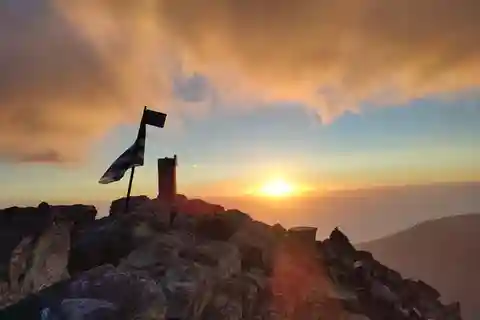 SEMI-GUIDED HIKE TO OLYMPUS SUMMIT