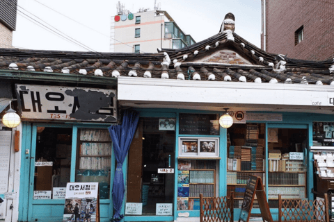 Gyeongbok-gung and Seochon walking tour with coin lunchbox Gyeongbok-gung & Seochon Walking Tour (Hanbok Experience)
