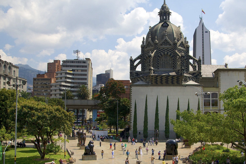 Medellín: City Tour, Botero, Comuna 13 & Metrocable